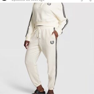 Women’s VS Pink fleece lounge/gym wear